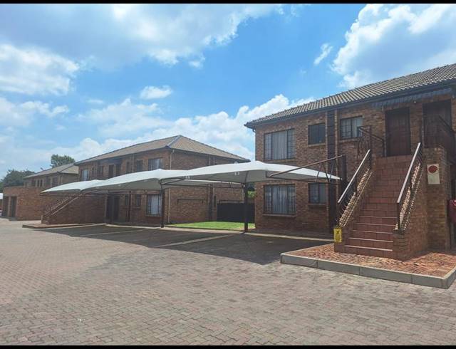 2 BEDROOM TOWNHOUSE FOR SALE IN DALVIEW